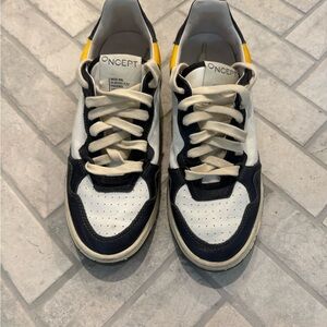 Women’s oncept sz 9 black white gold sneakers